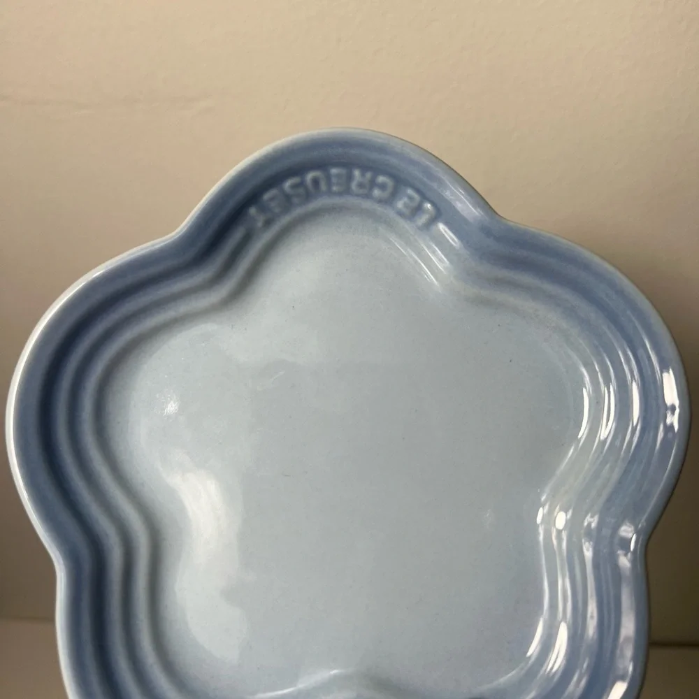 Le Creuset Stoneware Flower Petal Scalloped Trinket Dish Plate Tray